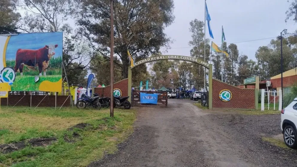 La Exposición Rural de General Conesa superó los $1.300 millones en operaciones y reunió a productores, cabañas y referentes del sector ganadero. Foto: gentileza.