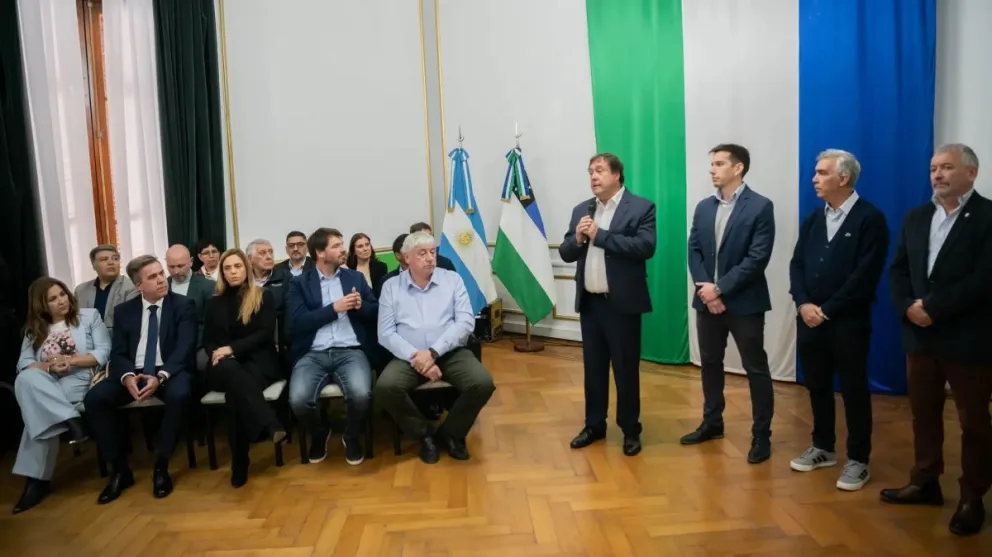 Weretilneck destacó el consenso alcanzado con los municipios
Crédito: Gobierno de Río Negro / Daniel Idiarte