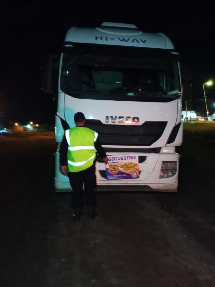 El camión fue detectado inicialmente mediante una alerta del sistema LPR y posteriormente interceptado por Seguridad Vial de Río Colorado sobre la Ruta Nacional 22. Foto: gentileza.