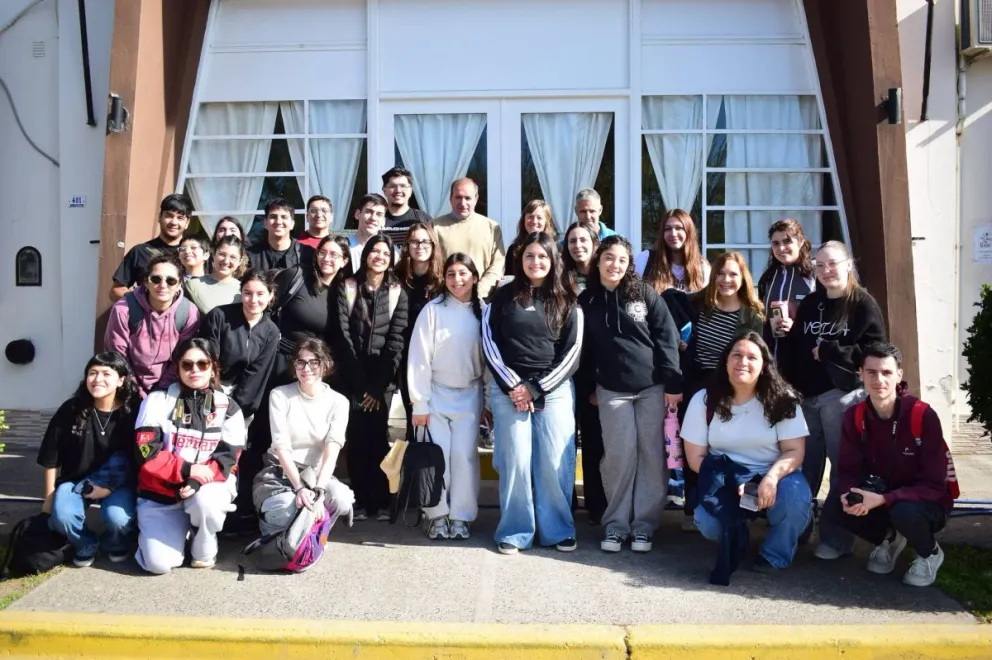 Más de 30 estudiantes de la UNRN recorrieron Luis Beltrán para avanzar en el proyecto de co-diseño de una marca destino para la localidad. Foto: gentileza.