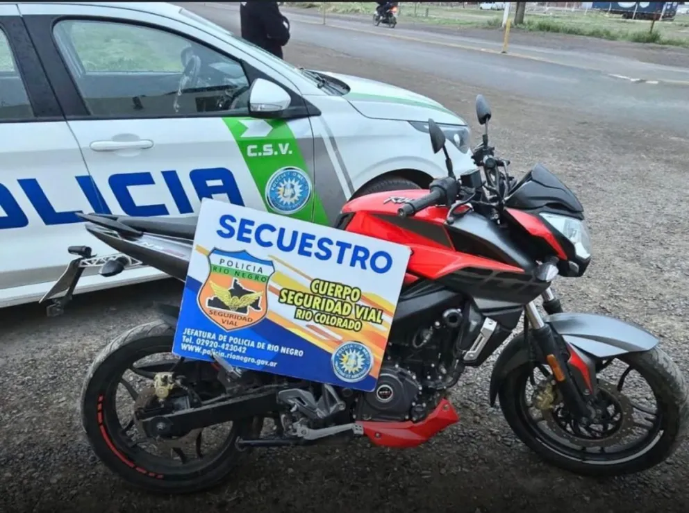 La motocicleta era transportada en un camión que viajaba desde Bariloche hacia Buenos Aires y tenía un pedido de secuestro vigente desde noviembre de 2025. Foto: gentileza.