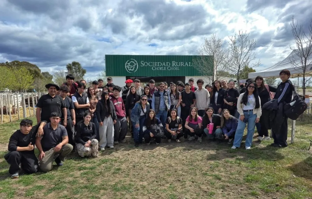 Los estudiantes participaron de charlas técnicas y recorrieron las instalaciones de la Sociedad Rural de Choele Choel. Foto: gentileza.