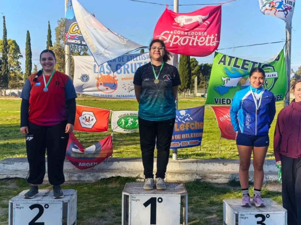 Galilea González, Clarisa Vuillermin, Miguel Medina y Penélope Vidoni consiguieron sus respectivas clasificaciones durante las pruebas realizadas en Viedma. Foto: gentileza.