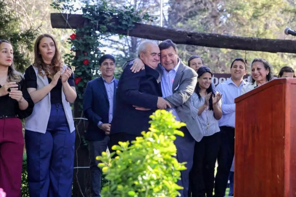 Alberto Weretilneck saludó especialmente al intendente Miguel Jara y a su equipo. 