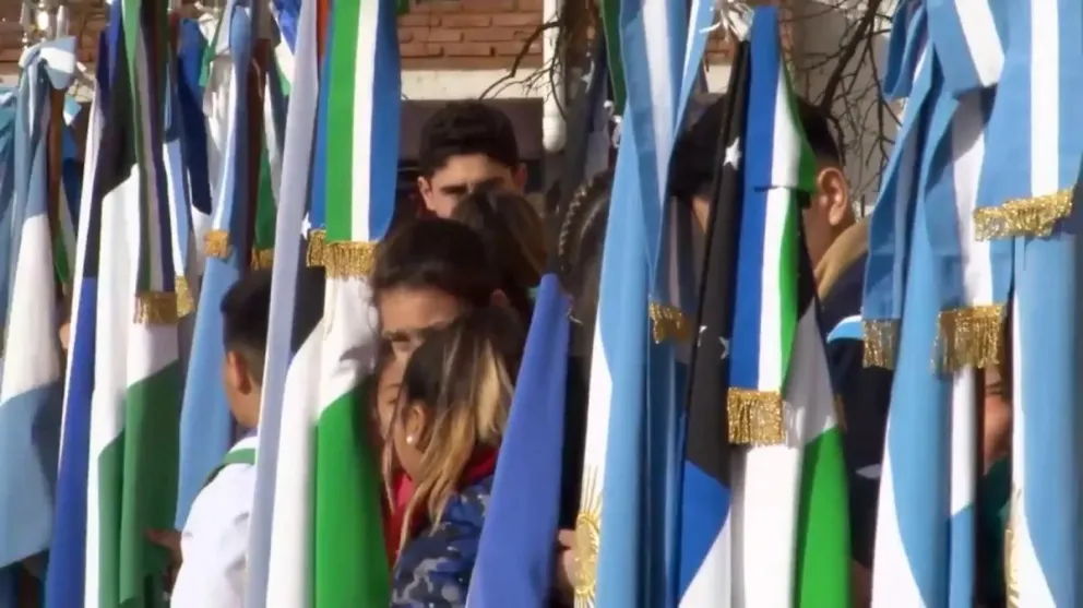 Miles de niños y niñas jurarán frente a la bandera provincial por primera vez
Crédito: Gobierno de Río Negro