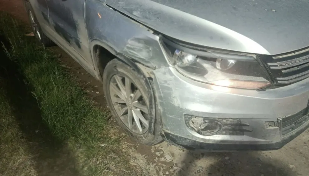 La colisión provocó daños materiales en ambos vehículos.