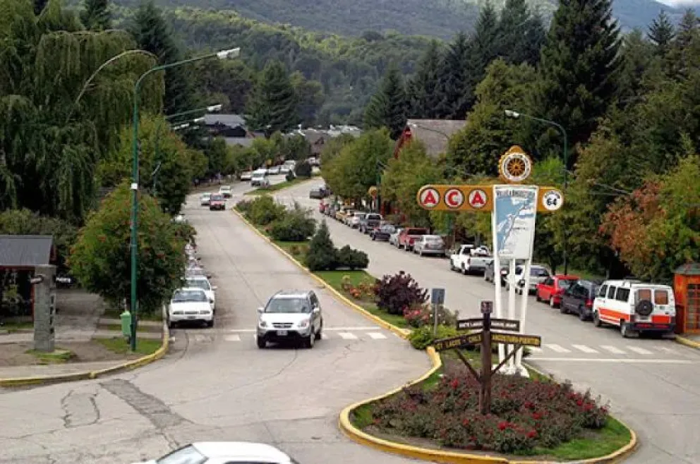 Villa La Angostura declaró 48 horas de duelo y dispuso que las banderas permanezcan a media asta en todas las dependencias municipales. Foto: archivo.