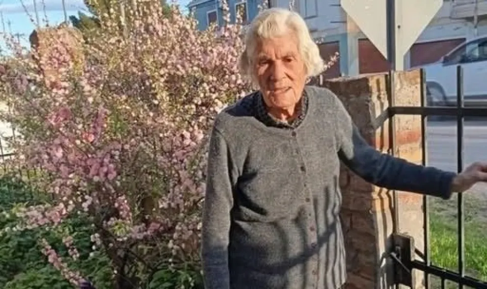 María Consolación Fernández cumplió 100 años este 7 de octubre. Llegó desde España en 1951 y desarrolló gran parte de su vida en las chacras de Colonia Julia y Echarren, en Río Colorado. Foto: gentileza.