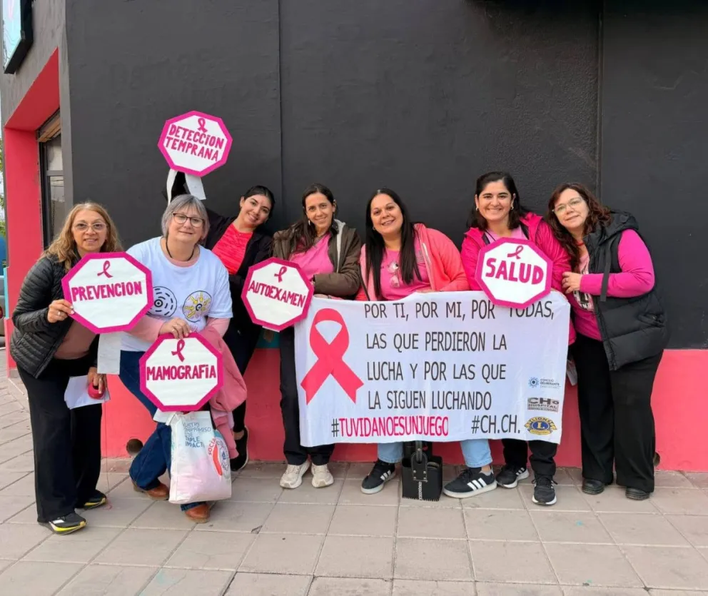 Durante la recorrida por la ciudad, conversaron sobre prevención y detección temprana.