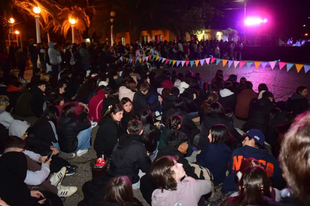 El Encuentro de Jóvenes Canossianos comenzó en la Plaza 9 de Julio de Luis Beltrán, con la participación de la comunidad educativa del Instituto Magdalena de Canossa. Foto: gentileza.