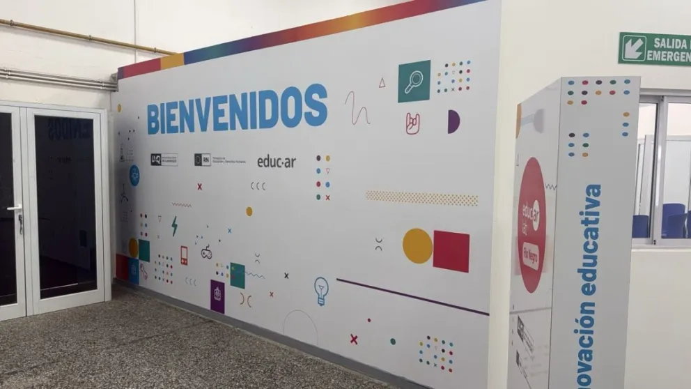 El intendente Sergio Hernández y el referente de la Agencia de Desarrollo de Río Negro, Sergio Iglesias, recorrieron las instalaciones del Laboratorio Tecnológico y de Innovación de Lamarque, que se prepara para iniciar sus actividades. Foto: gentileza.