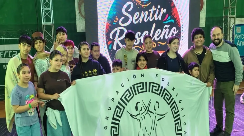 Las agrupaciones Wenuy y Ballet Pehumayén representaron a Lamarque en certámenes de danza y malambo realizados en Punta Alta y Tanti, donde consiguieron destacados resultados y menciones especiales. Foto: gentileza.