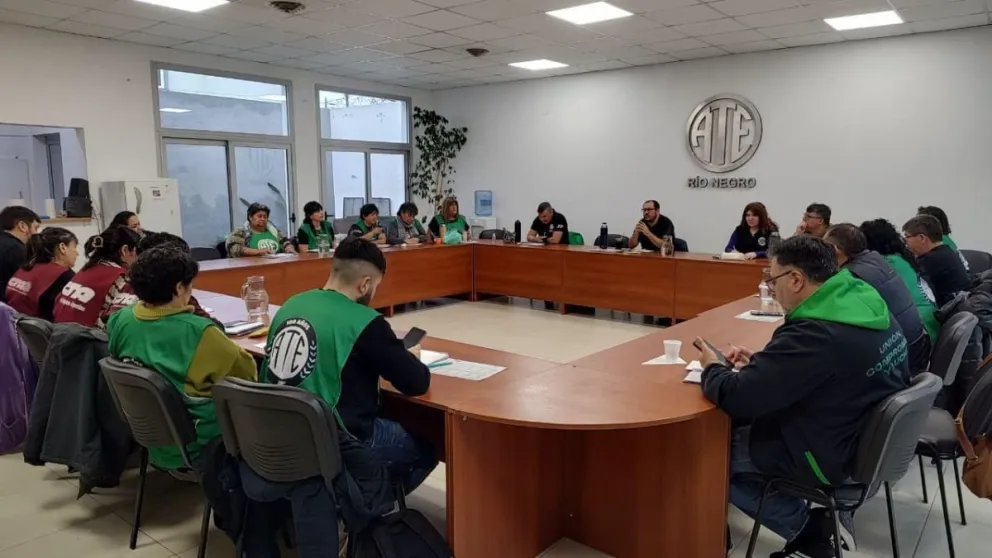ATE Río Negro aprobó por amplia mayoría la propuesta salarial del Gobierno provincial, que contempla un aumento del 4,18%, una actualización en diciembre y un bono extraordinario de fin de año. Foto: gentileza.