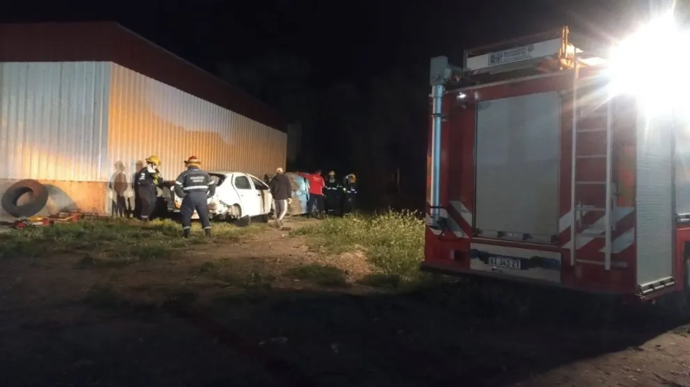 Integrantes del Cuerpo Activo de Bomberos Voluntarios de Choele Choel participaron de una capacitación práctica sobre técnicas de estabilización y apuntalamiento para rescate vehicular. Foto: gentileza.