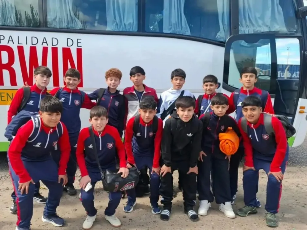 Los juveniles Sub 13 de Atlético Lamarque, campeones de la Liga Regional de Fútbol Avellaneda, representarán al Valle Medio en el Torneo Provincial Patagónico que se disputará en Villa Regina. Foto; gentileza.