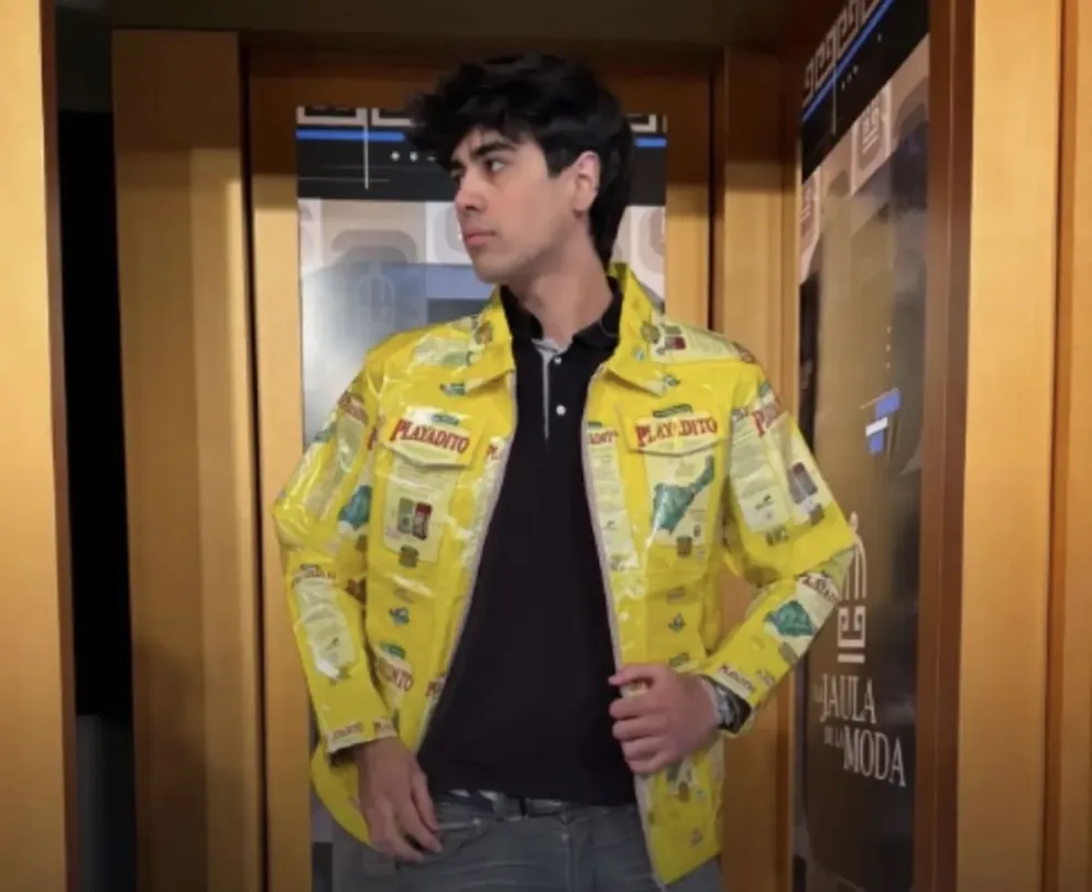 Esteban Geldres, el joven diseñador de 21 años oriundo de Choele Choel que se volvió viral por sus prendas confeccionadas con materiales reutilizados y cuyo trabajo llegó a la Semana de la Moda de Milán. Foto: gentileza.