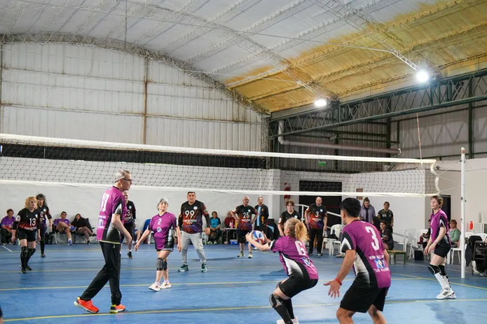 Darwin fue sede de la tercera fecha de la Copa Valle Medio de Newcom, que reunió a 17 equipos de las categorías +40, +50 y +60 durante dos jornadas de competencia regional. Foto: gentileza.