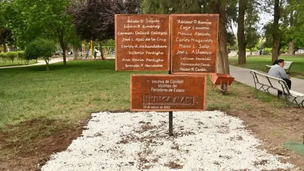 El Memorial de las Víctimas del Terrorismo de Estado en Cipolletti. Mara vivió en la ciudad hasta que fue a estudiar Medicina en Córdoba. Foto: archivo Cipo360.