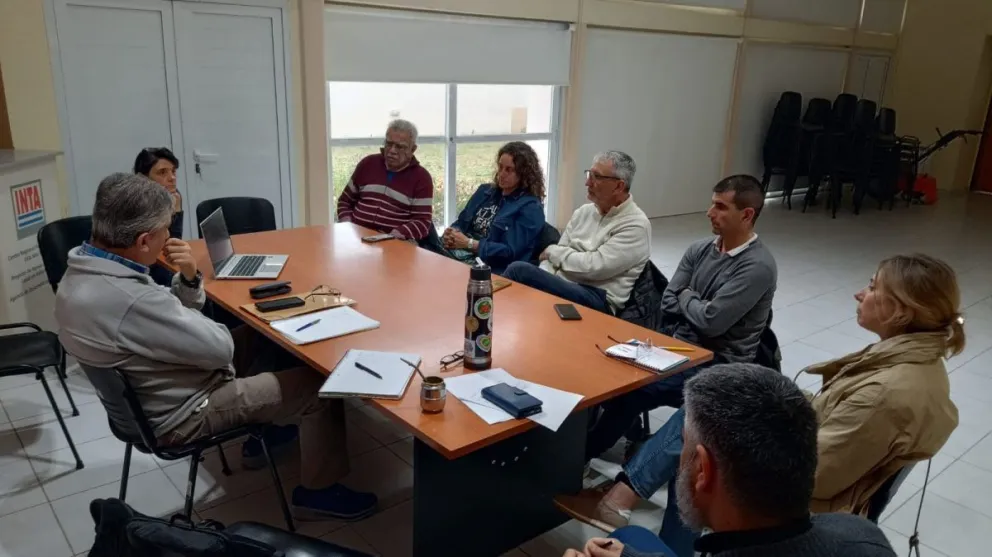 Representantes de instituciones públicas y privadas del Valle Medio avanzaron en la organización de una nueva campaña de recolección de envases de fitosanitarios y una capacitación sobre el uso de drones en la producción agrícola. Foto: gentileza.