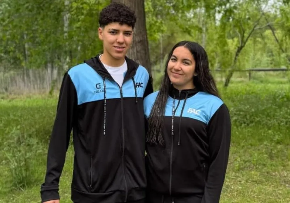 Eunice Guidi, Bautista Yunes y Giuseppe Mozzicafreddo organizan una rifa solidaria para financiar su participación en el Campeonato Sudamericano de Canotaje de Velocidad 2026, que se disputará en Chile. Foto: gentileza.