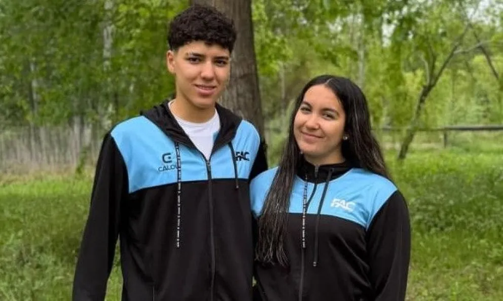 Eunice Guidi, Bautista Yunes y Giuseppe Mozzicafreddo organizan una rifa solidaria para financiar su participación en el Campeonato Sudamericano de Canotaje de Velocidad 2026, que se disputará en Chile. Foto: gentileza.