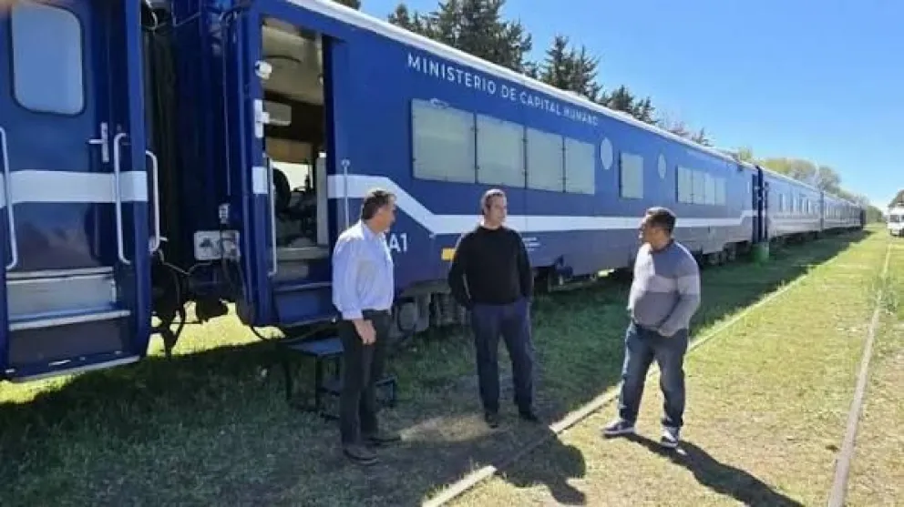 La Municipalidad de Coronel Belisle ofrecerá transporte gratuito hacia Darwin el lunes 26 de octubre para que los vecinos puedan acceder a los servicios del Tren de Capital Humano. Foto: archivo.