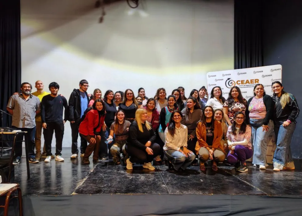 Más de 30 personas completaron la capacitación gratuita “Habilidades para la Empleabilidad”, desarrollada por el CEAER en el Centro Cultural Rodolfo Walsh de Lamarque. Foto: gentileza.