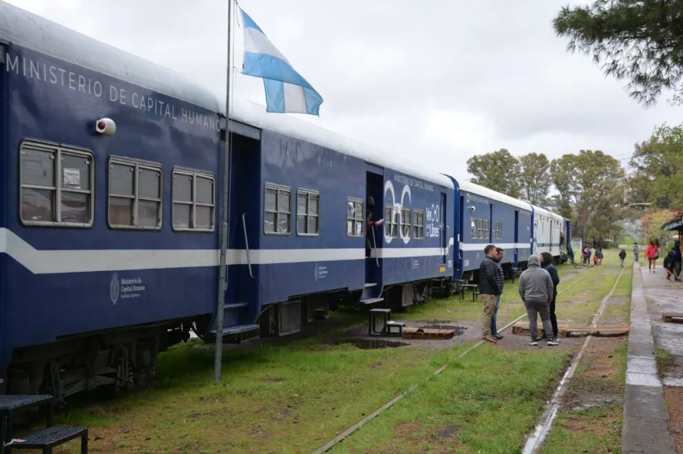 El tren sanitario instalado en Darwin brinda atención médica gratuita a vecinos del Valle Medio, con múltiples especialidades y entrega de anteojos aproximadamente 15 minutos después de la consulta oftalmológica. Foto: archivo.