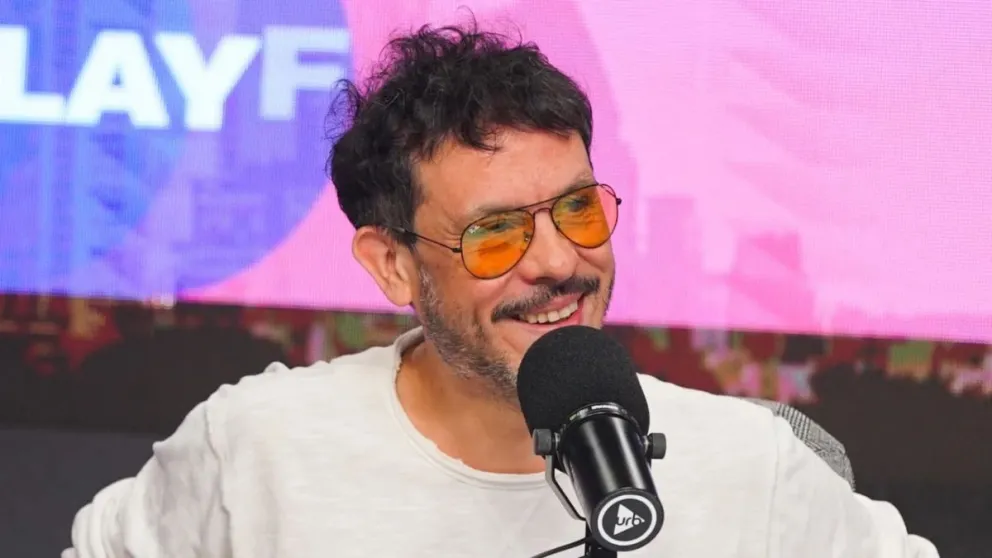 Lisandro Aristimuño recordó su infancia en Luis Beltrán durante una entrevista en Vuelta y Media, de Urbana Play, y protagonizó un divertido intercambio con los conductores al comparar su querido pueblo con Choele Choel. Foto: gentileza.