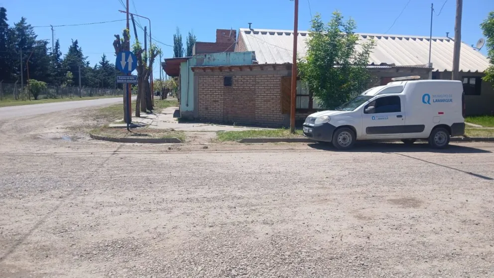 La Municipalidad de Lamarque amplió el doble sentido de circulación de las calles Independencia y Libertad hasta Juan José Paso. Solicitan a los conductores respetar la señalización y circular con precaución. Foto: gentileza.