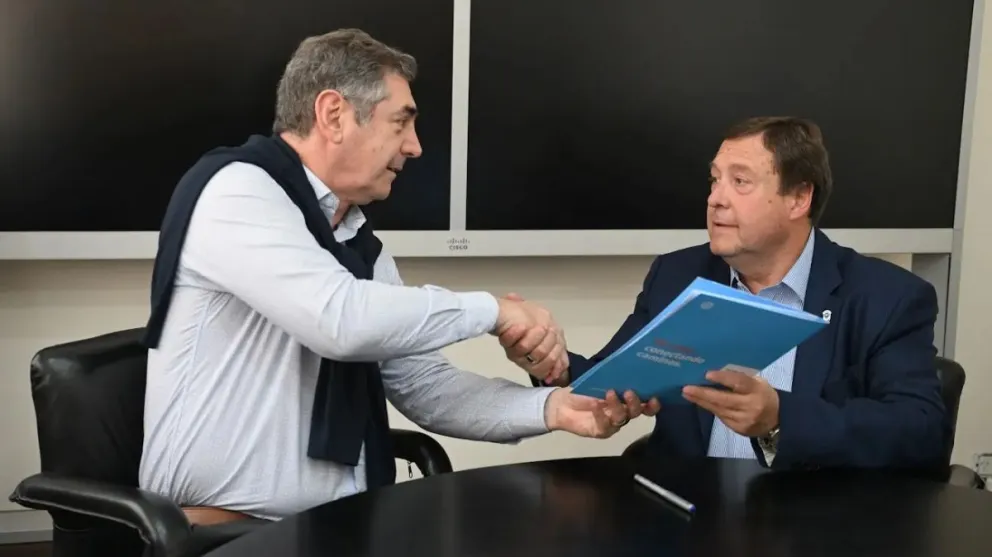 El acuerdo histórico ya es una realidad y Río Negro comenzará a hacerce cargo de ambas rutas
Crédito: Maximiliano Luna / Gobierno de Río Negro