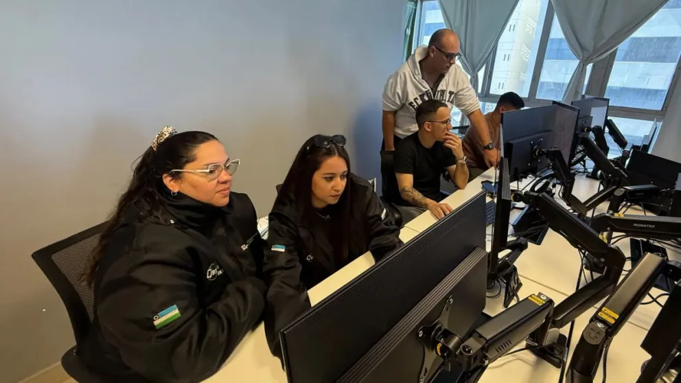 Río Negro profudiza la capacidad de respuesta y el trabajo conjunto del 911
Crédito: Gobierno de Rio Negro